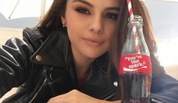 10 formas de verte bien con Negro como Selena Gómez